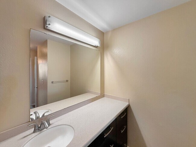 Building Photo - SD: Bright 2BD/2BA Condo in UTC with Community Pool, Gym & Reserved Parking