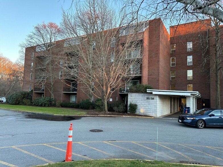 Building Photo - 50 Broadlawn Ave