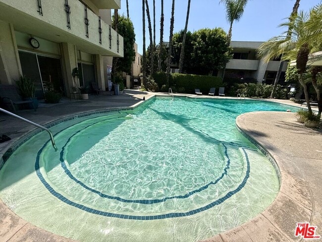 Building Photo - 5310 Lindley Ave