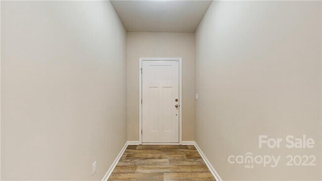 Building Photo - 8550 River Ridge Dr