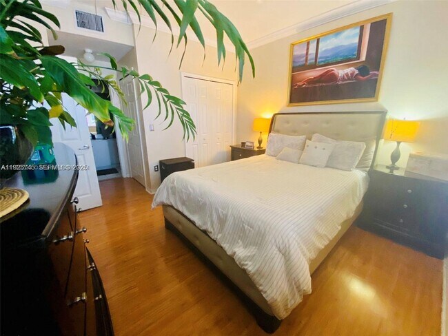 Building Photo - 6015 NW 116 Pl