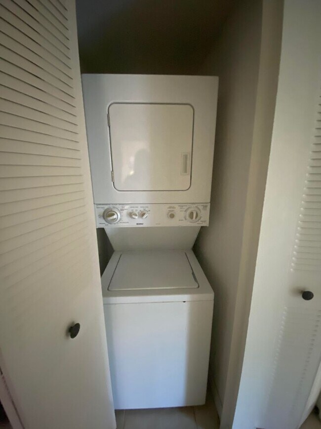 Building Photo - 2BD/2BA Condo