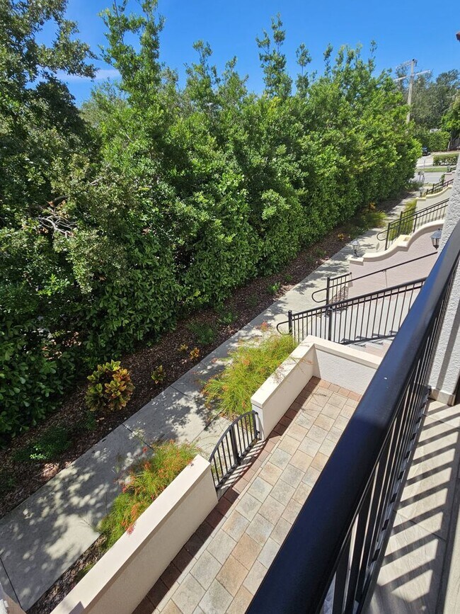 Building Photo - Seasonal Short-Term 2 Bedroom, 2.5 Bath Multi-Level Condo with Balcony and Patio located on Venic...