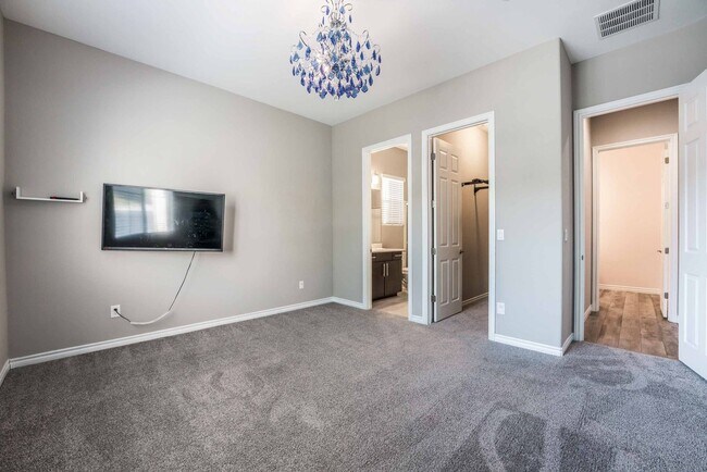 Building Photo - A stunning 4 Bedroom home nestled in the prestigious community in Henderson!