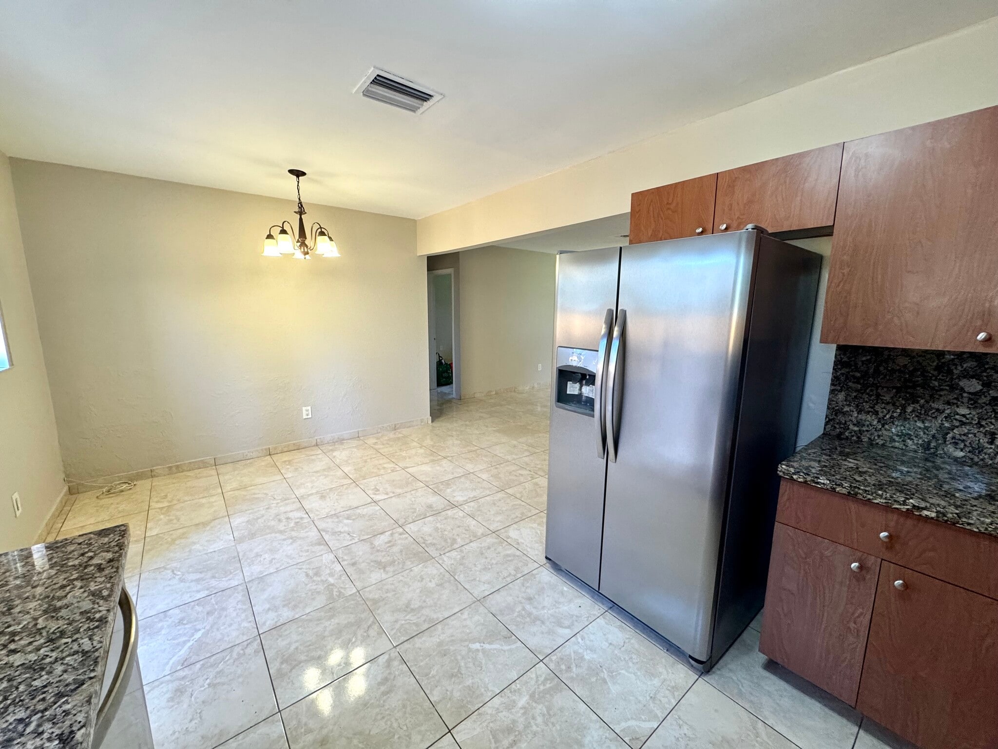 Building Photo - 6133 Buchanan St