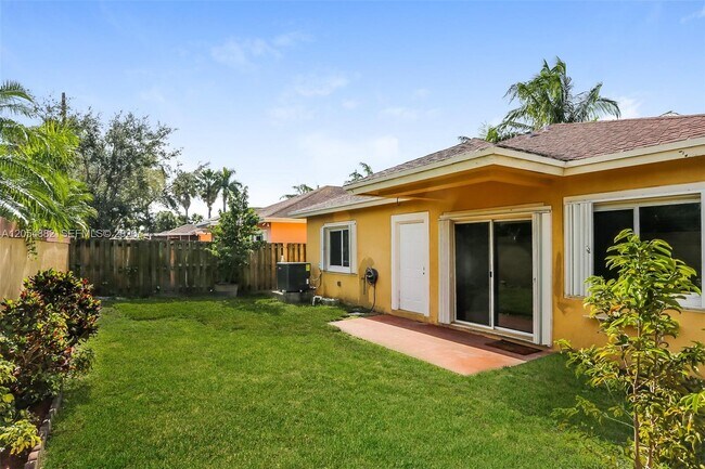 Building Photo - 213 SW 15th Pl