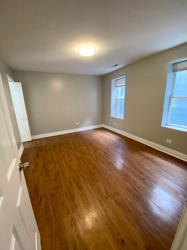 Building Photo - 2309 S Sacramento Ave