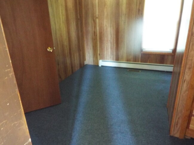 Building Photo - Two bedroom/one bathroom single family hou...