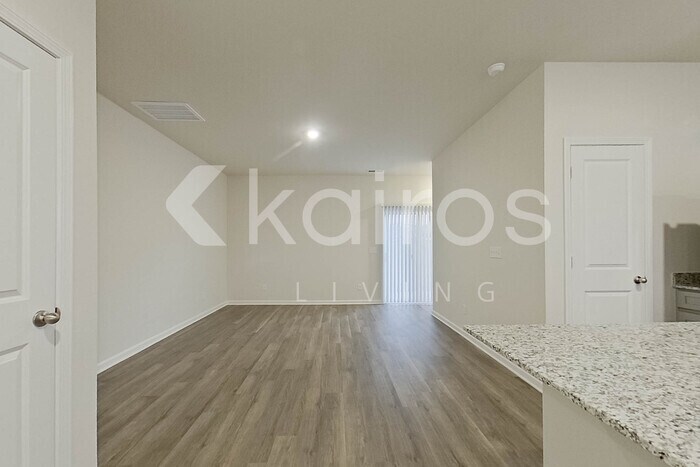 Building Photo - 2179 Banyon Cir