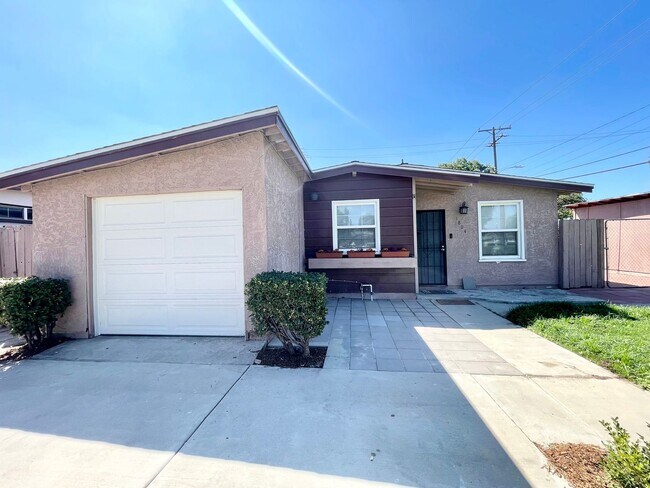 Building Photo - Beautiful Remodeled 4 Bedroom 2 Bathroom H...