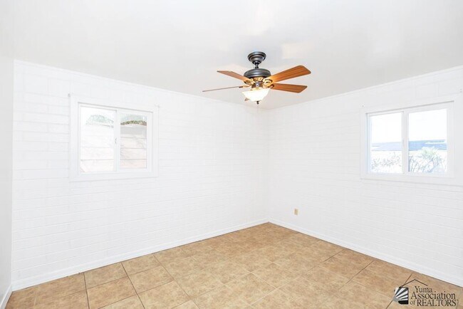 Building Photo - 1281 W 18th St