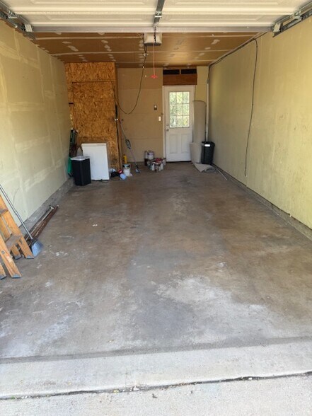 Building Photo - 3410 El Morro Rd