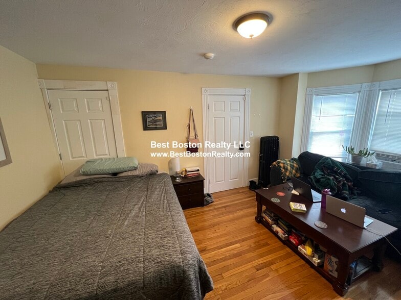 Building Photo - 5-7 Blake St. Unit 4