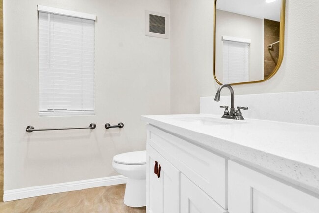 Building Photo - Beautiful one bedroom/one bath in the Verano community at UTC! Close to so much!