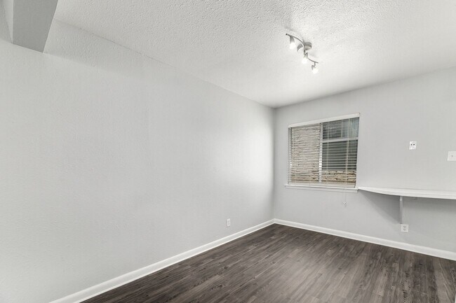 Building Photo - Great for Roommates!