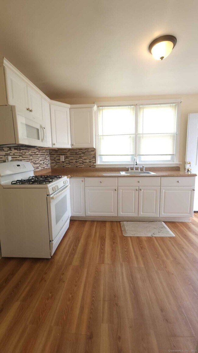Building Photo - 33 Trowel St