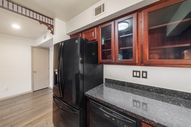 Building Photo - 1880 White Oak Dr