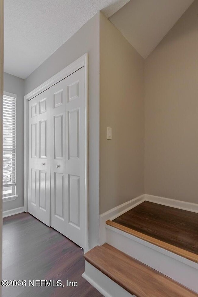 Building Photo - 360 14th Ave S