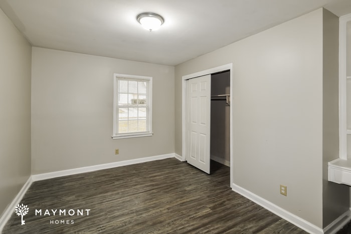 Building Photo - 5817 Carriage Brook Rd