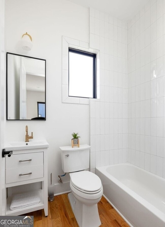 Building Photo - 239 Lowry St NE