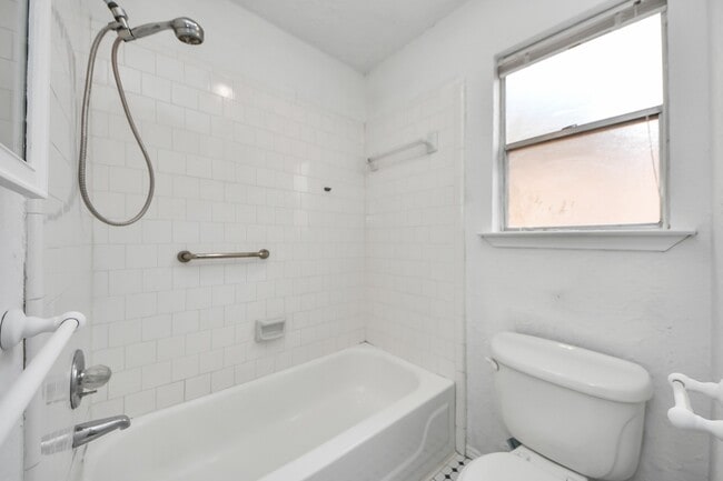 Building Photo - 17003 Amidon Dr