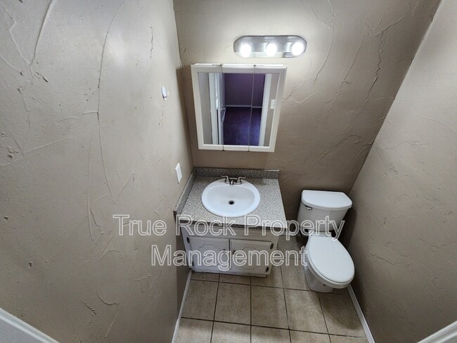 Building Photo - 3415 Colbert St
