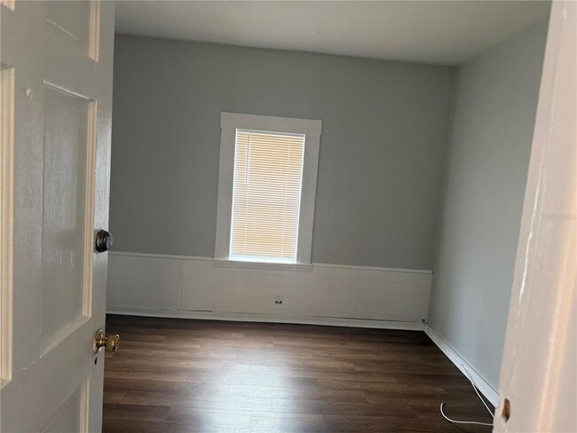 Building Photo - 719 E 8th St