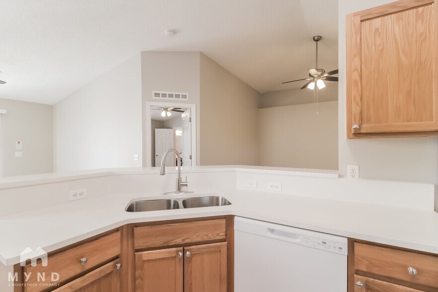 Building Photo - 16926 Corner Bay Ct