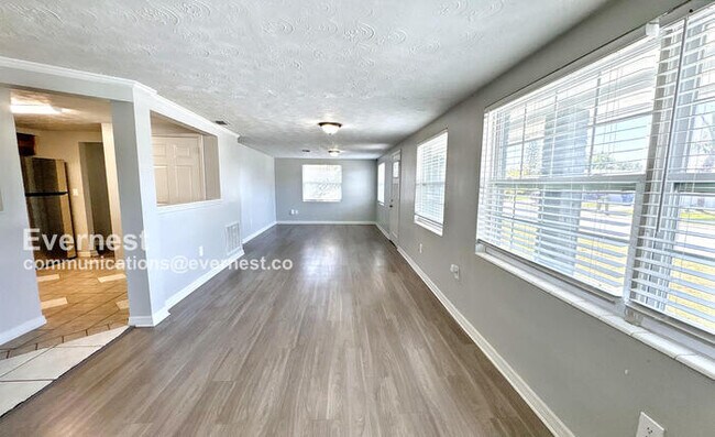 Building Photo - 3407 Truman Dr
