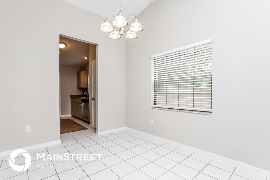 Building Photo - 231 Lago Vista St