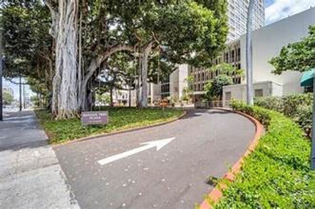Building Photo - 1212 Punahou St