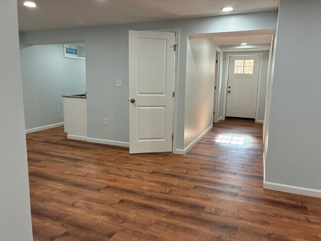 Building Photo - Spacious & Fully Renovated 4-Bedroom Home ...