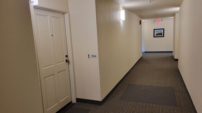 Building Photo - Spacious 1 Bedroom with great walking score