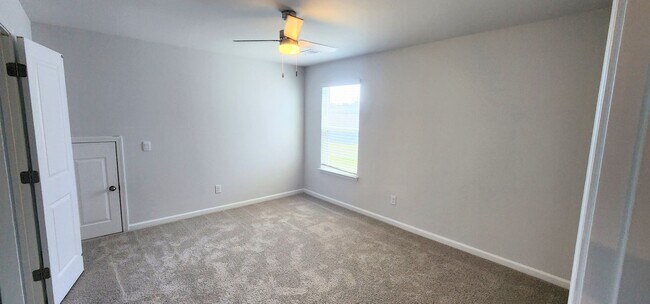 Building Photo - 932 Woodside Creek Ln