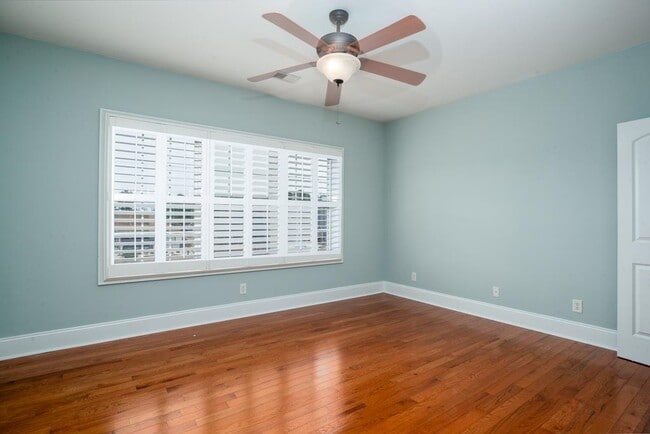 Building Photo - 205 Utopiate Ct