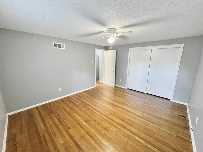 Building Photo - 4936 Leven Rd