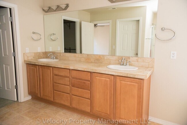 Building Photo - Large 5 Bedroom River Canyon Estates Home with Community Pool!