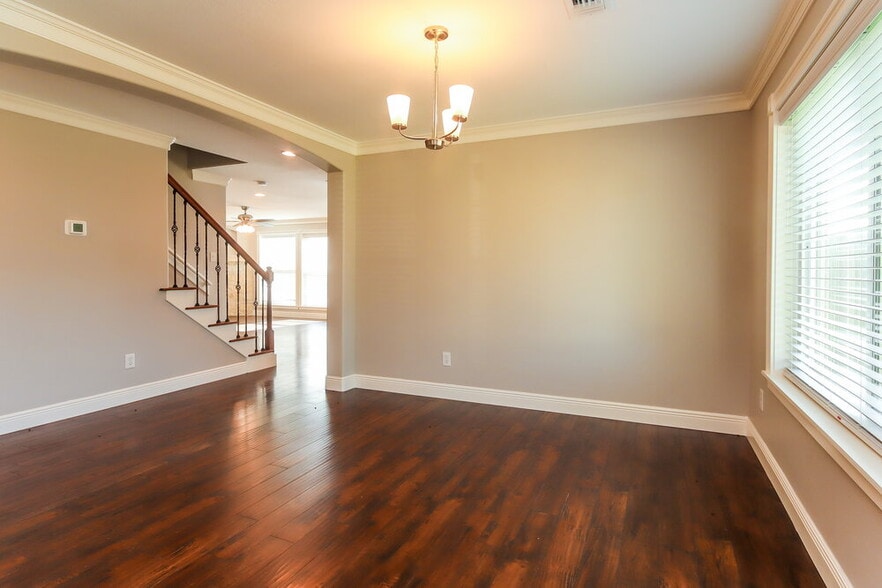 Building Photo - 229 Mammoth Springs Ln