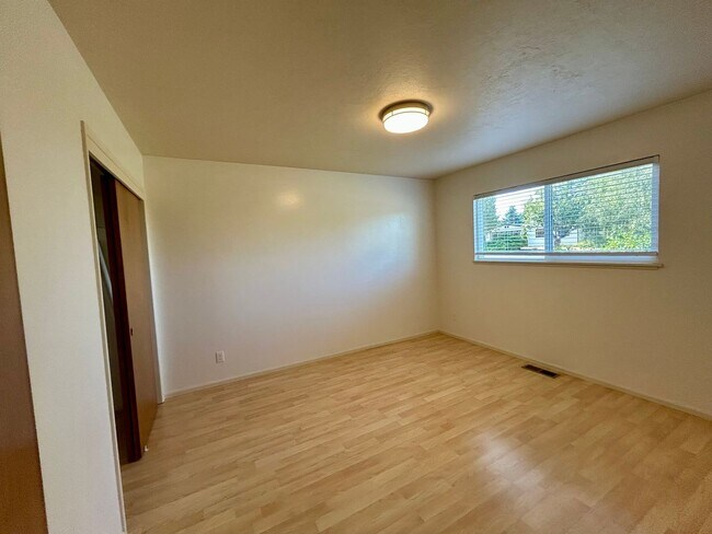 Building Photo - 5166 Graveline Rd