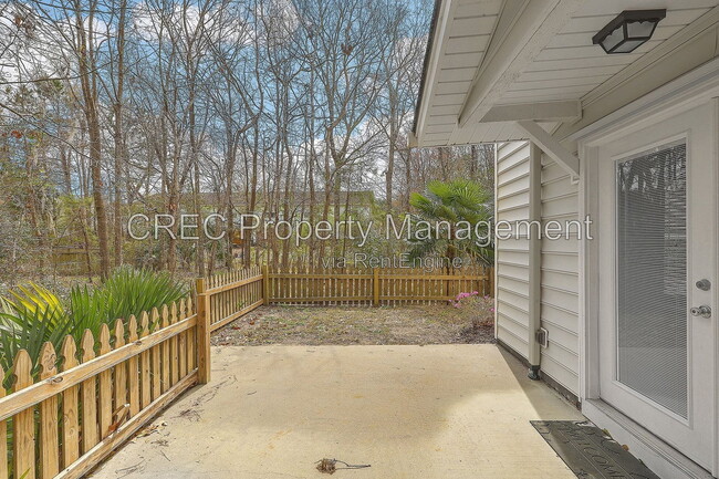 Building Photo - 2882 Mackenzie Ct