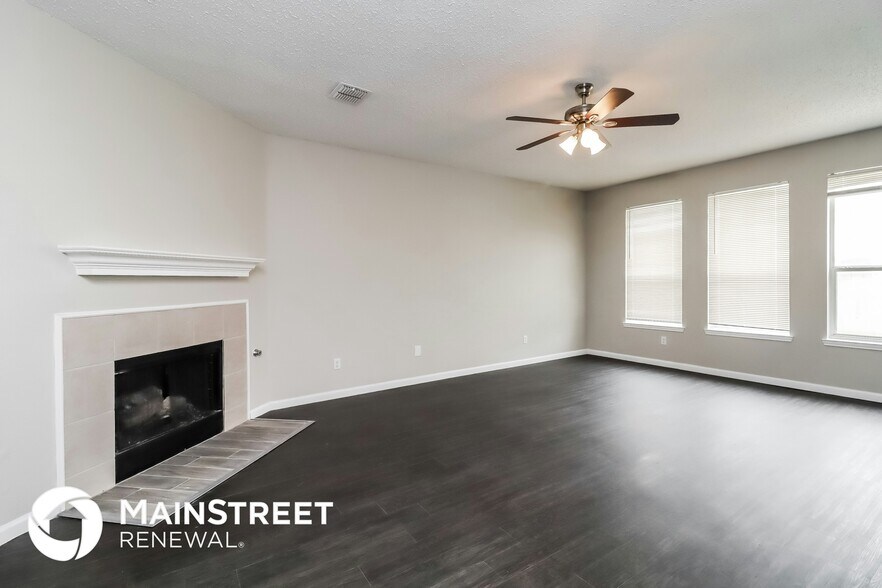 Building Photo - 305 Arbor Glen Dr