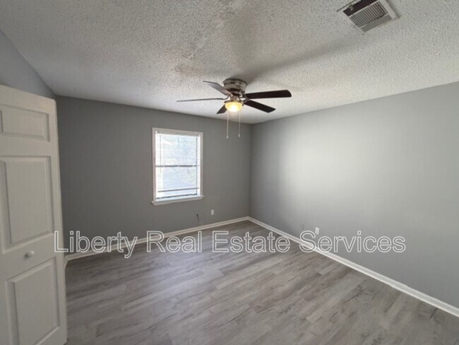 Building Photo - 910 Berkshire Ter