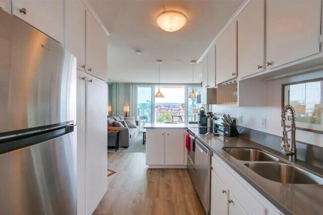 Building Photo - 725 Redondo Ct