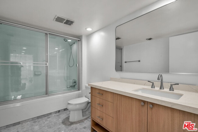 Building Photo - 20 Voyage St