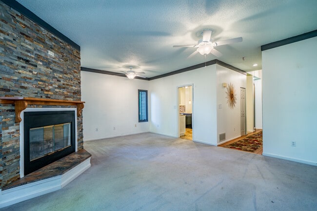 Building Photo - 305 Piney Mountain Dr