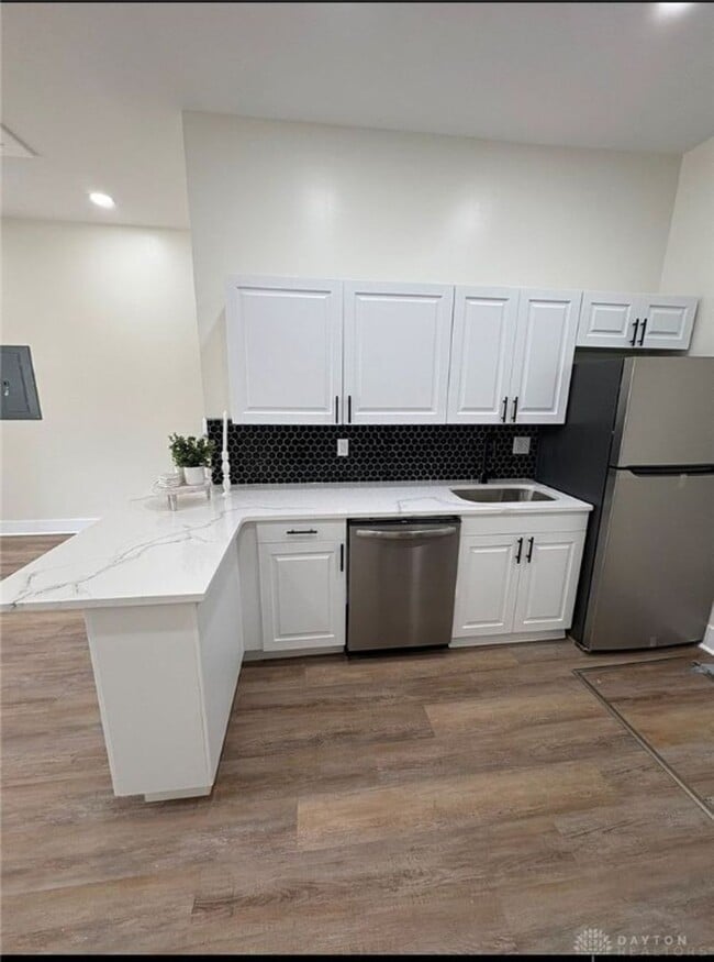 Building Photo - Completely updated bungalow in Historic So...