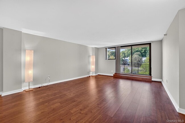 Building Photo - 25 Rockledge Ave