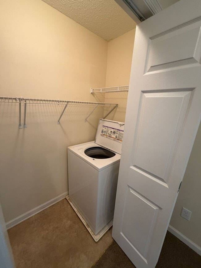 Building Photo - 2 Bed, 2 Bath Condo Available