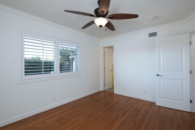 Building Photo - GORGEOUS Remodeled and Upgraded Beautiful ...