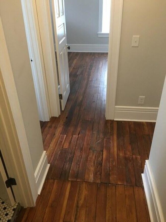 Building Photo - 1131